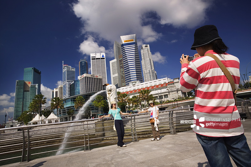 游客在新加坡合影图片素材