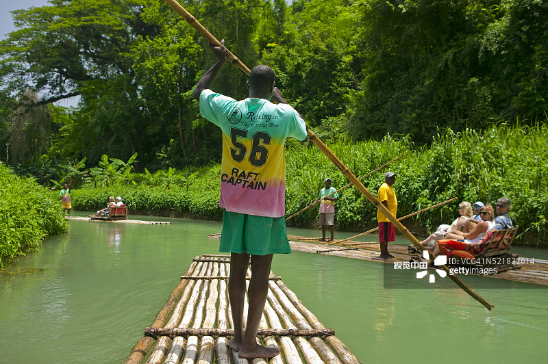 在牙买加玛莎布雷河上漂流图片素材
