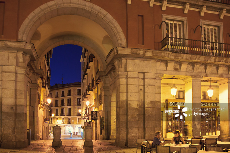 马德里马约尔广场的户外用餐图片素材