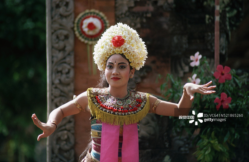 雷贡舞者表演肖像图片素材