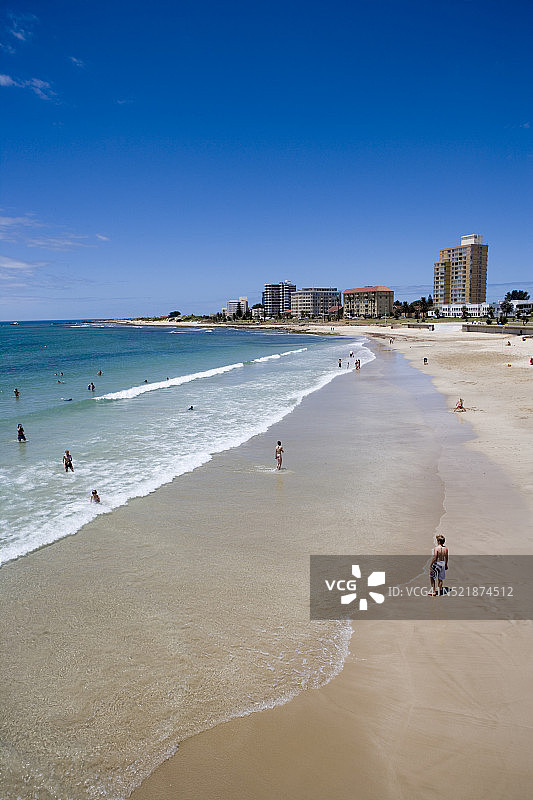 鲨鱼岩海滩的金色沙滩图片素材