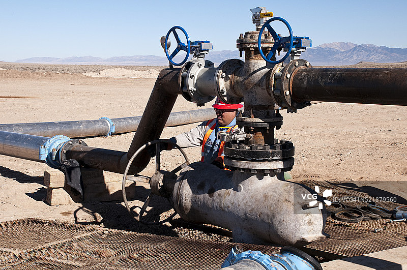 地热发电厂地热水测试图片素材