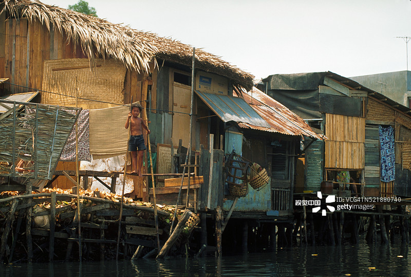 胡志明市的水上棚屋区图片素材