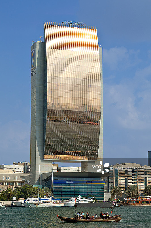 迪拜河畔的国民银行图片素材