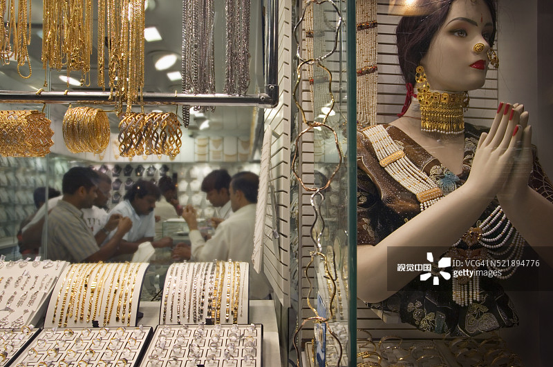 迪拜黄金市集的橱窗展示图片素材