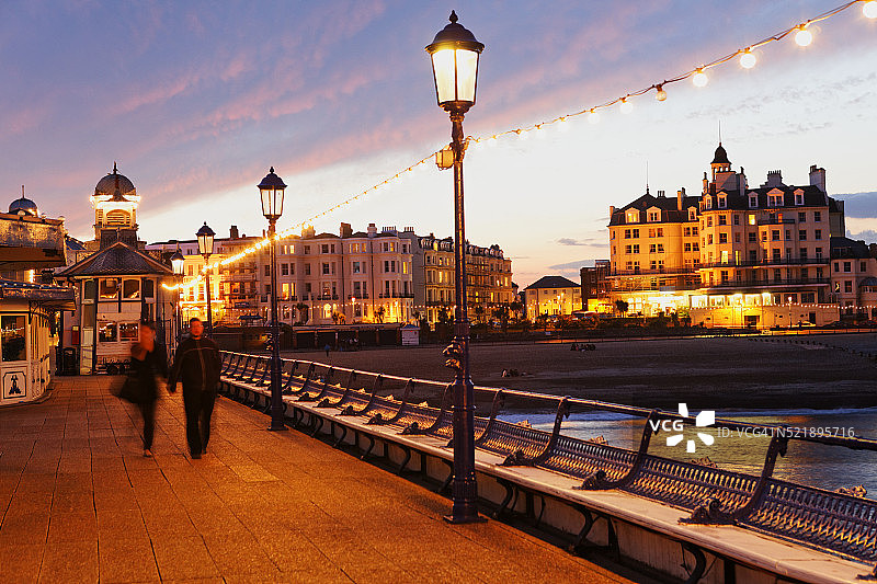 东萨塞克斯郡伊斯特本的海滨码头图片素材