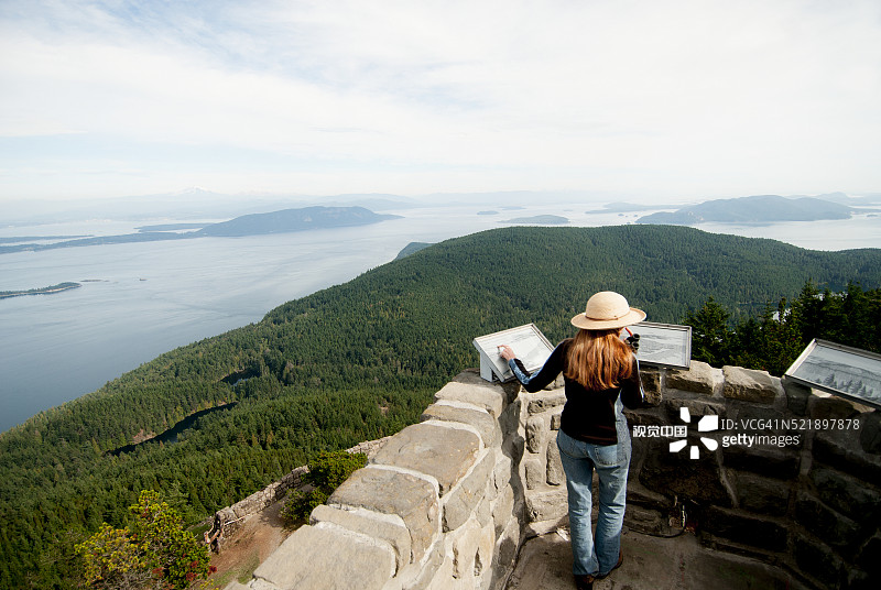 华盛顿州圣胡安群岛奥克斯岛莫兰州立公园的宪法山图片素材