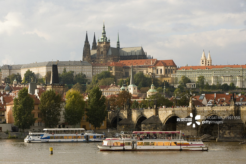 伏尔塔瓦河上的布拉格城堡图片素材