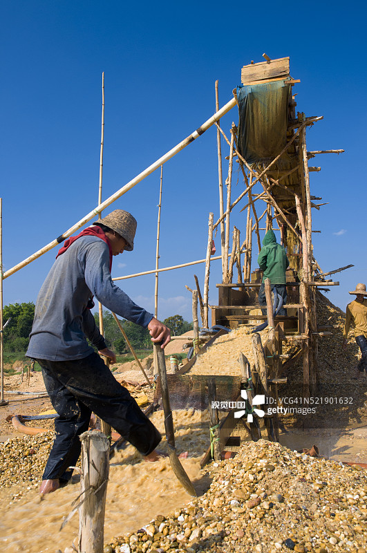印尼传统钻石矿工（南加里曼丹占巴卡）图片素材