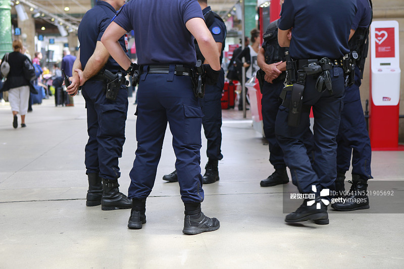 巴黎火车北站的警察图片素材
