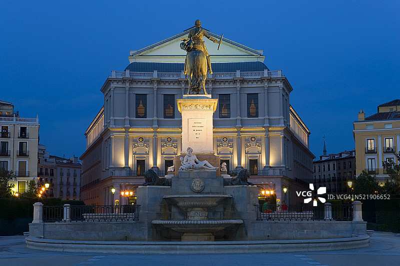 东方广场的菲利普四世雕像图片素材