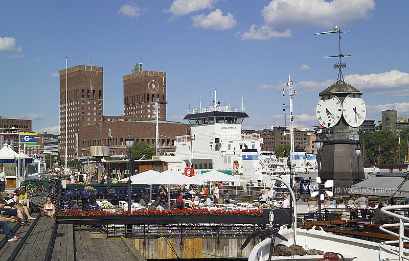 奥斯陆阿克布吕格购物中心旁路边咖啡馆图片素材