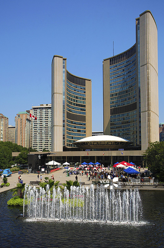 加拿大安大略省多伦多，内森·菲利普斯广场市政厅图片素材