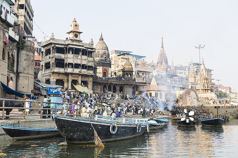 印度瓦拉纳西恒河燃烧的 घाट图片素材
