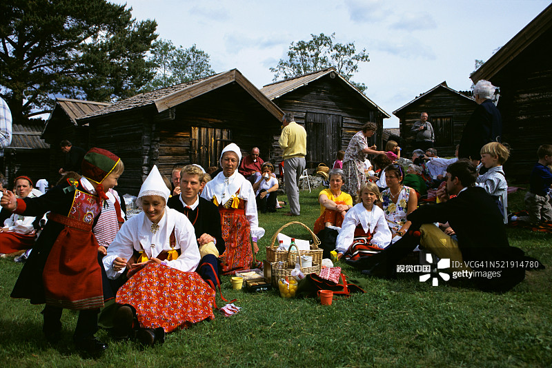 锡连湖附近的仲夏节图片素材