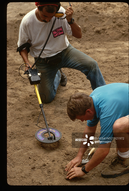 美国工程师搜寻失踪人员遗骸图片素材
