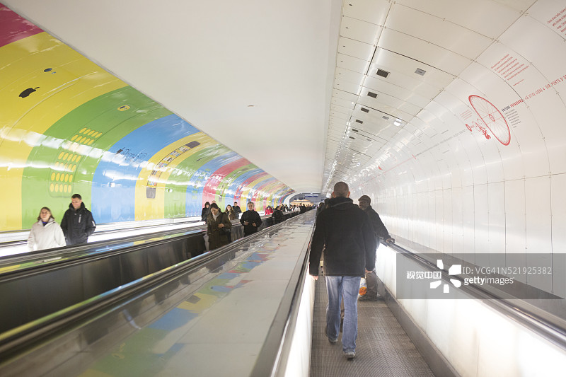 巴黎蒙帕纳斯火车站附近的滚动楼梯图片素材