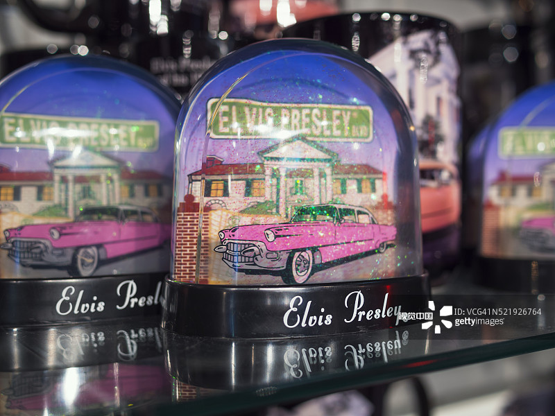 在优雅园礼品店的猫王埃尔维斯·普雷斯利商品图片素材