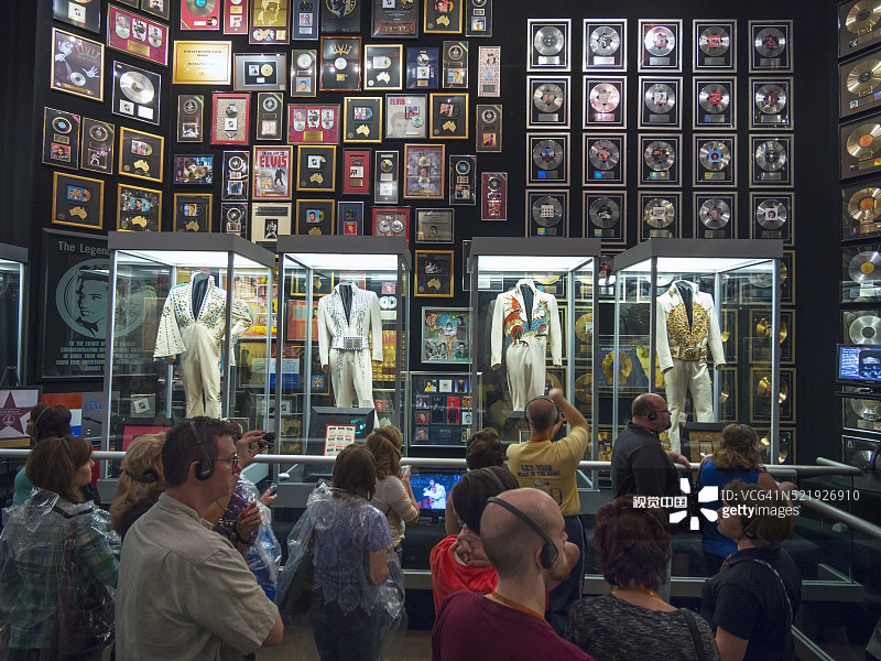 雅园壁球馆内展示的埃尔维斯·普雷斯利纪念品图片素材