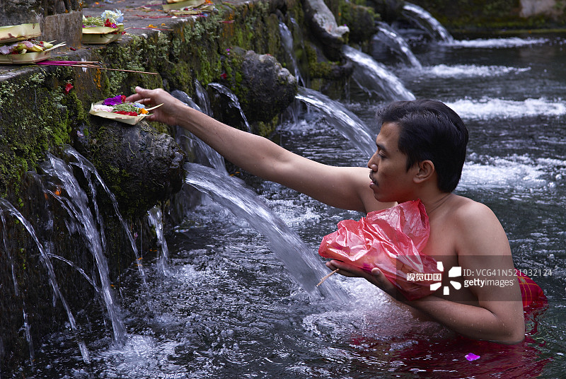 印度尼西亚巴厘岛：圣泉寺图片素材