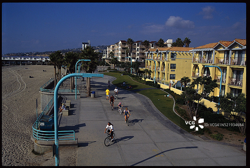 使命海滩的木板路图片素材
