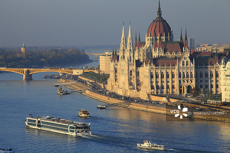 匈牙利布达佩斯议会大厦多瑙河图片素材