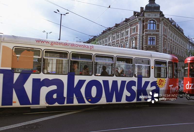 十字路口的有轨电车图片素材