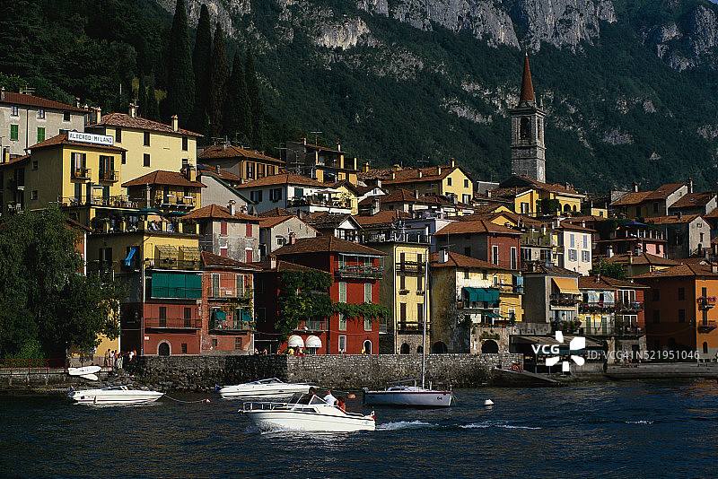 科莫湖上的划船者图片素材