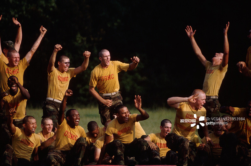 海军新兵欢呼图片素材