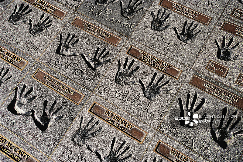 好莱坞摇滚音乐家的手印图片素材