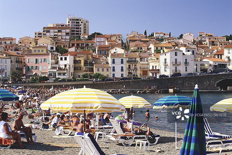 巴纽尔斯海滩拥挤的景象图片素材