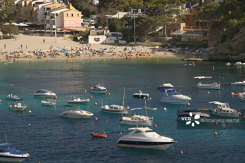 停靠在卡拉韦德拉的游艇图片素材