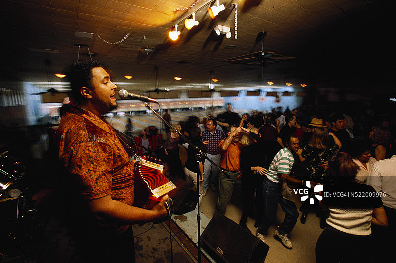 基思·弗兰克在市中心保龄球馆演出图片素材