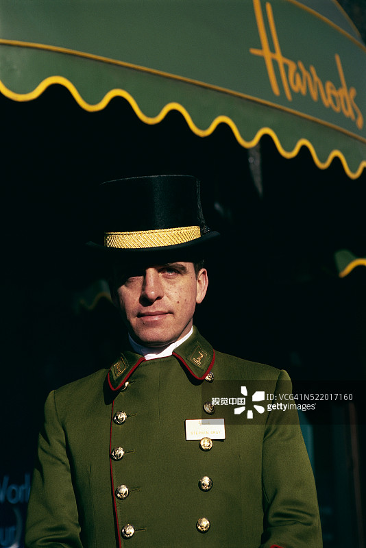 哈罗德百货公司的门卫图片素材