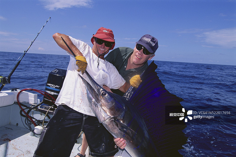 渔民捕捞旗鱼图片素材