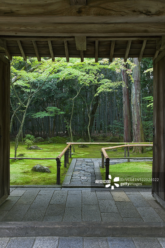 京都大德寺高桐院的禅宗入口花园门图片素材