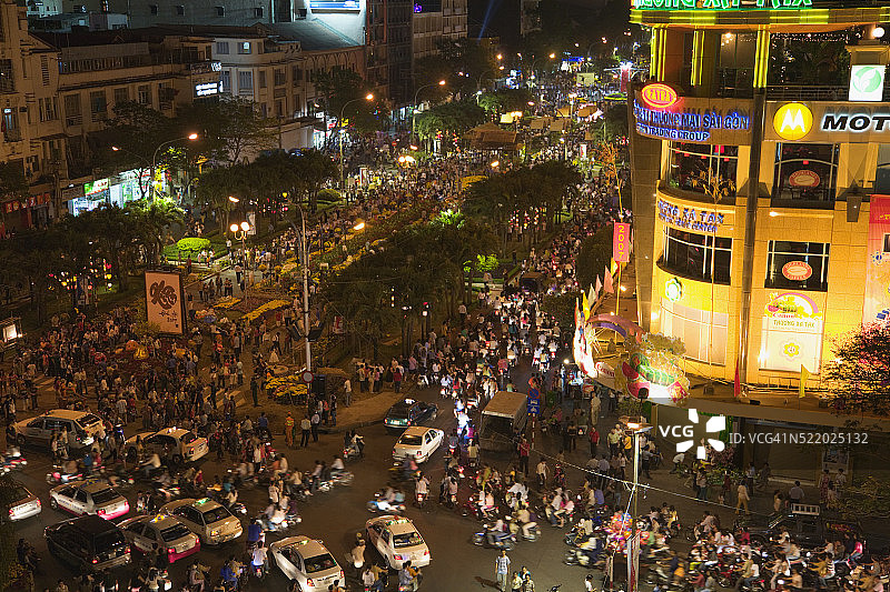 人群庆祝新年图片素材