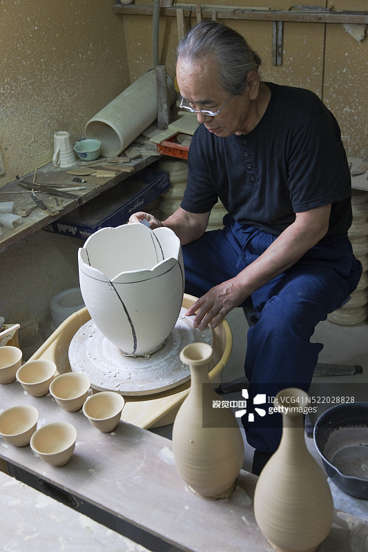 日本九州秋田镇的瓷器陶工图片素材