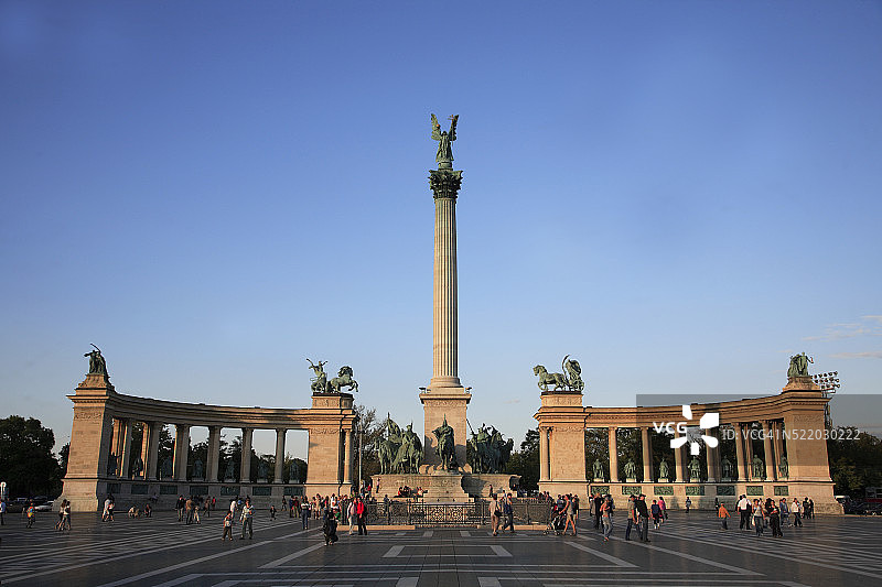 英雄广场的千年纪念碑图片素材