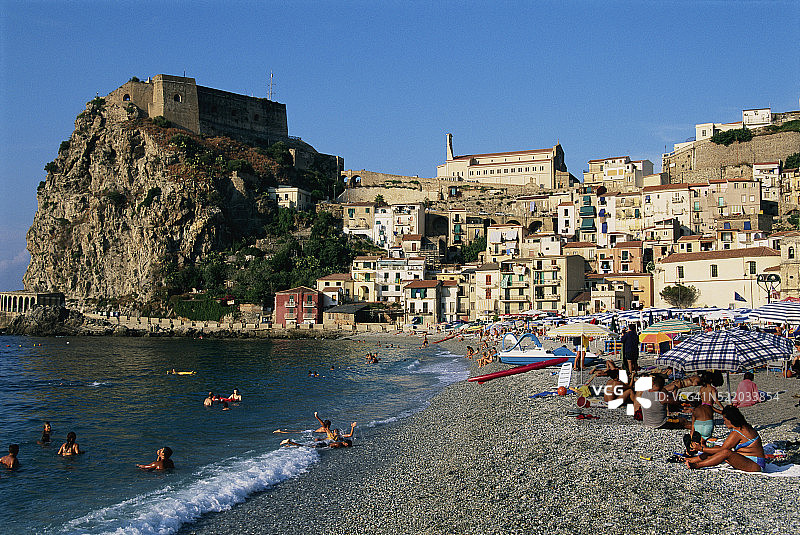 在希拉小镇享受日光浴图片素材