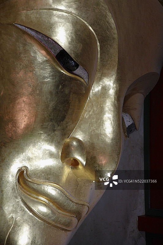 泰国佛丕府佛像面部细节图片素材