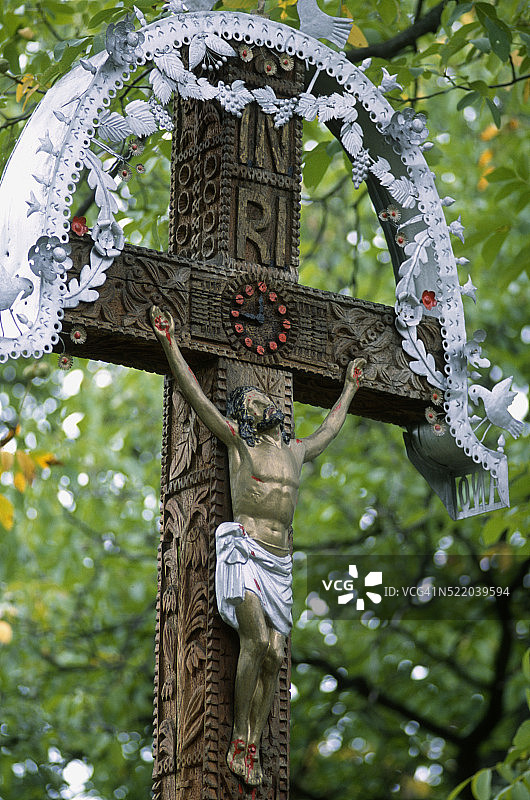 马拉穆列什雕刻木制十字架图片素材