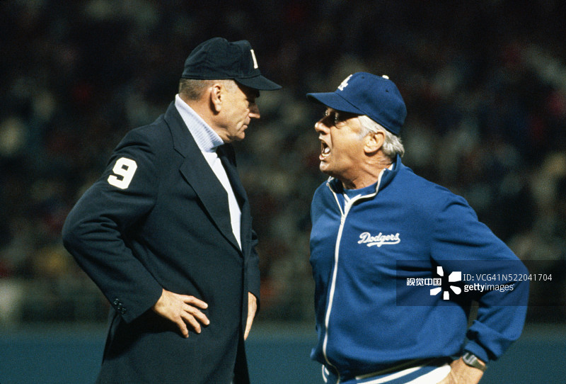 汤米·拉索达与裁判争论图片素材