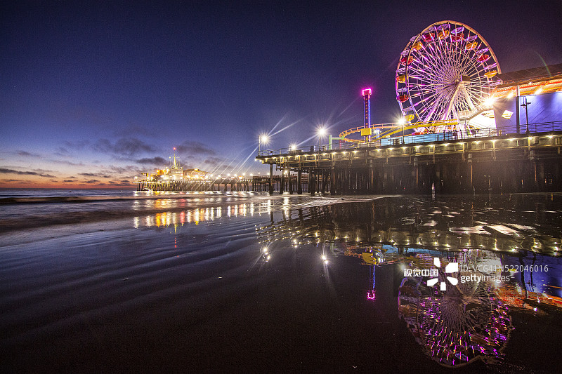 日落下的圣莫尼卡码头，加利福尼亚州，美国图片素材