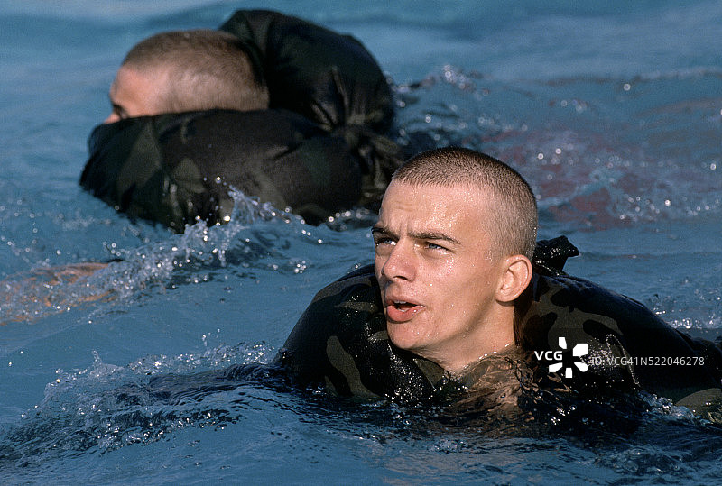 水中海军新兵图片素材