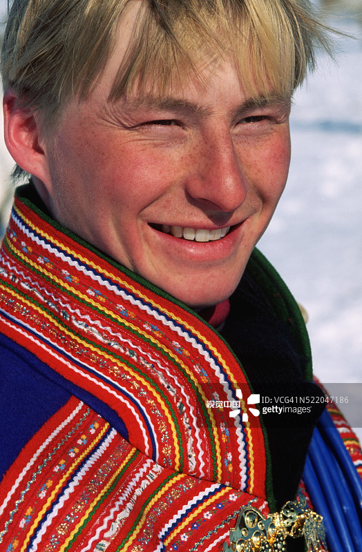 穿着传统服装的萨米族男人图片素材