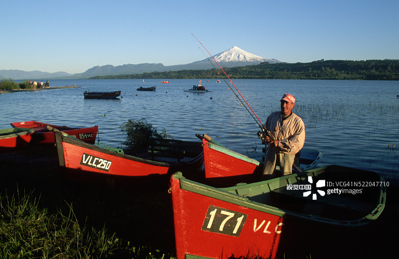 比亚里卡湖的渔夫图片素材