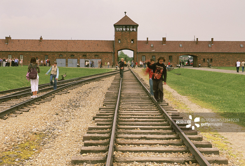 奥斯威辛-比克瑙集中营的铁轨图片素材