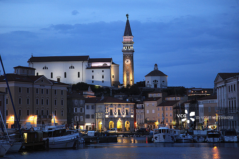 圣乔治教堂塔楼和皮兰港图片素材