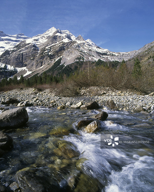 法国比利牛斯山脉加瓦尔尼冰斗图片素材